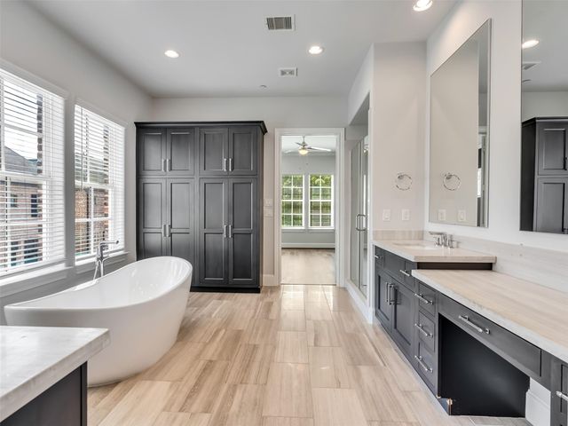6014 Matthew Oaks Place, Houston, TX 77007