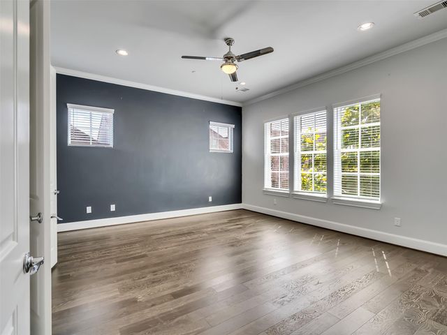 6014 Matthew Oaks Place, Houston, TX 77007