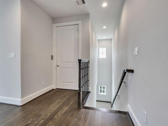 6014 Matthew Oaks Place, Houston, TX 77007