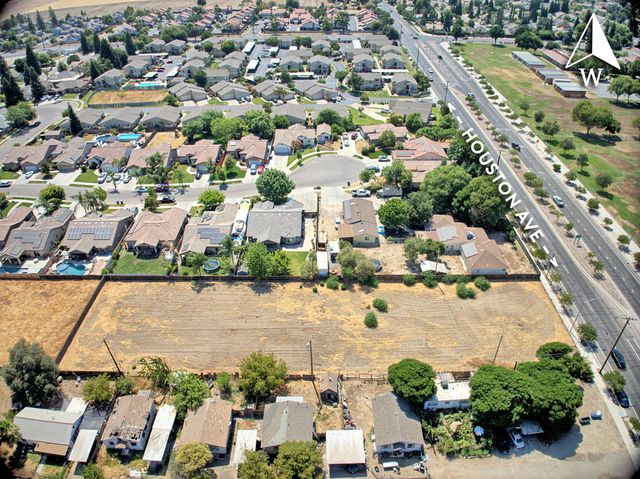 3203 E Houston Avenue, Visalia, CA 93292