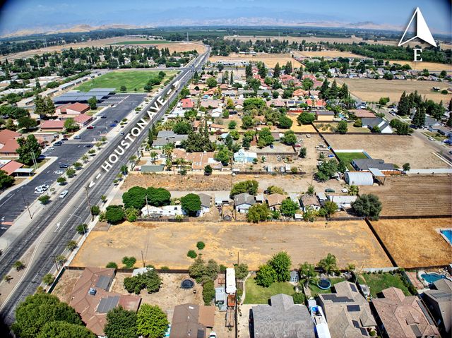 3203 E Houston Avenue, Visalia, CA 93292