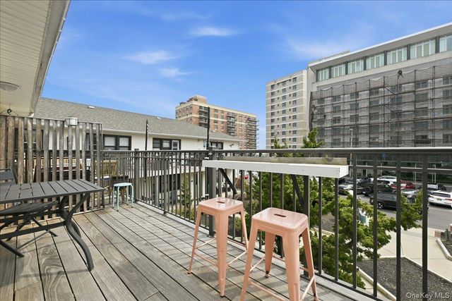 65 W Broadway 8B, Long Beach, NY 11561