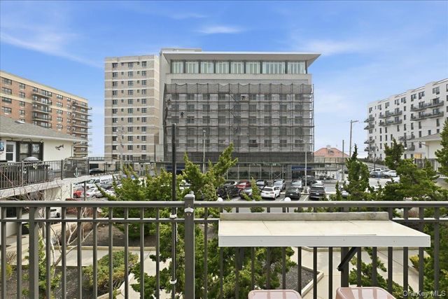 65 W Broadway 8B, Long Beach, NY 11561