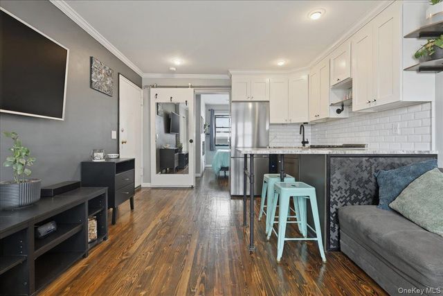 65 W Broadway 8B, Long Beach, NY 11561
