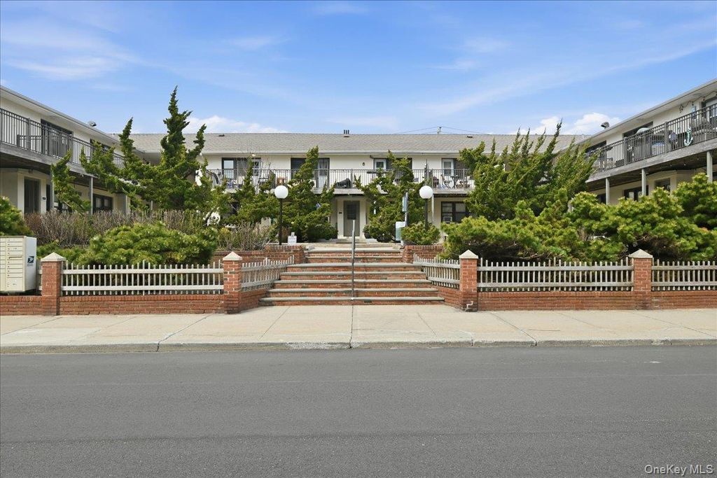 65 W Broadway 8B, Long Beach, NY 11561