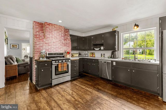 1601 BUTTER RD, Lancaster, PA 17601