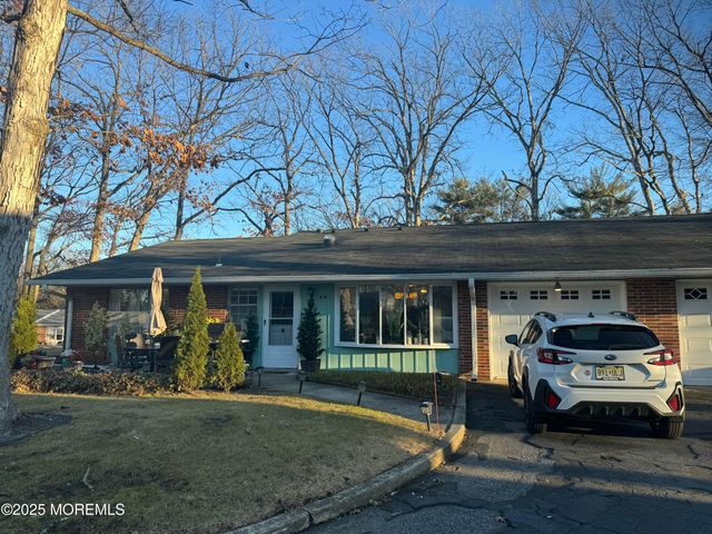 5B Buckingham Drive, Lakewood, NJ 08701