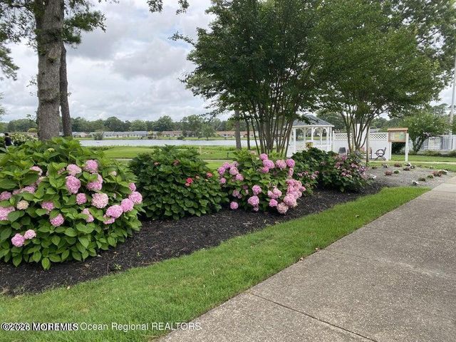 5B Buckingham Drive, Lakewood, NJ 08701