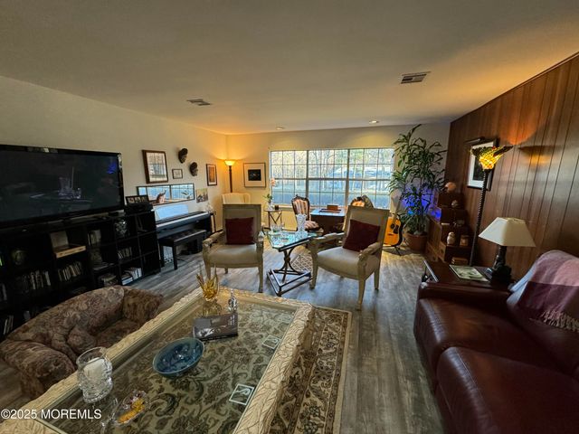 5B Buckingham Drive, Lakewood, NJ 08701