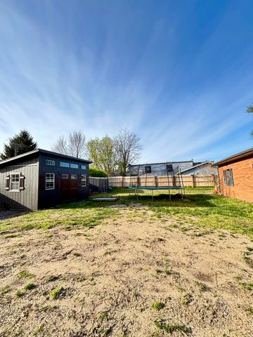 4736 South Street, Benton Harbor, MI 49022