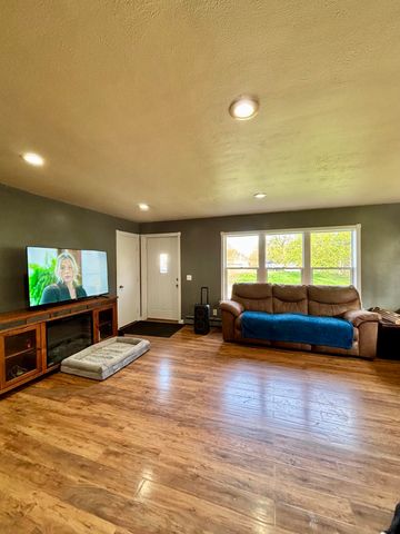 4736 South Street, Benton Harbor, MI 49022