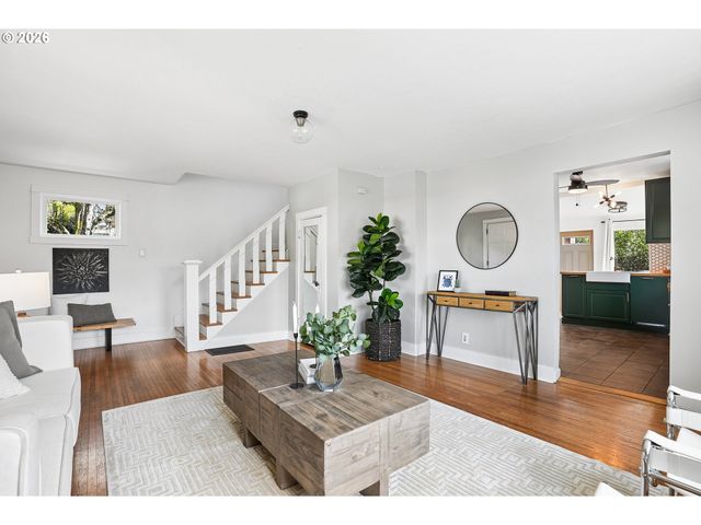 3914 Se SCHILLER St, Portland, OR 97202