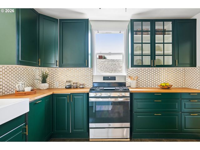 3914 Se SCHILLER St, Portland, OR 97202