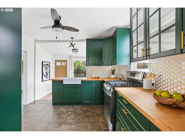 3914 Se SCHILLER St, Portland, OR 97202