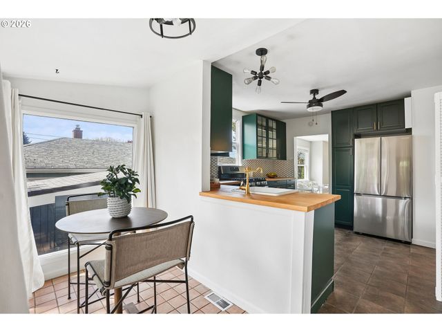 3914 Se SCHILLER St, Portland, OR 97202