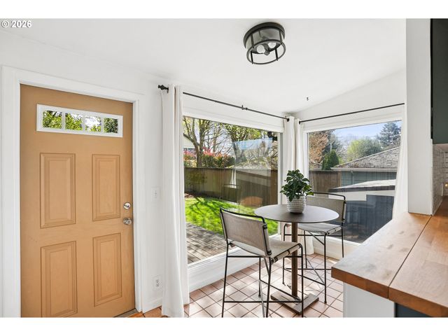 3914 Se SCHILLER St, Portland, OR 97202