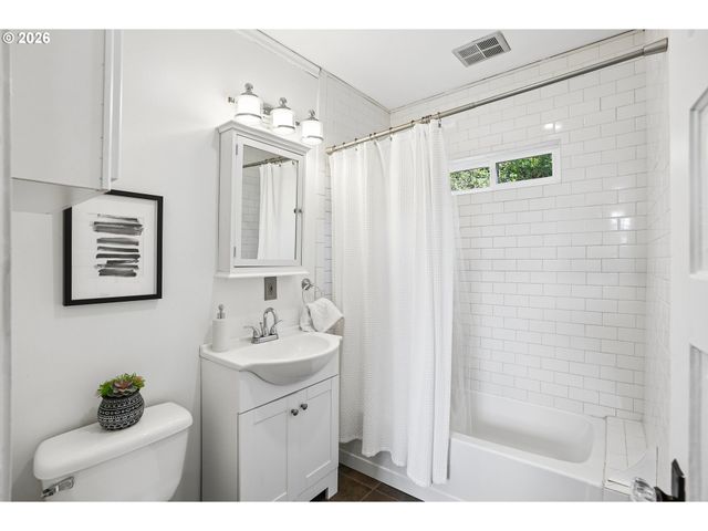 3914 Se SCHILLER St, Portland, OR 97202