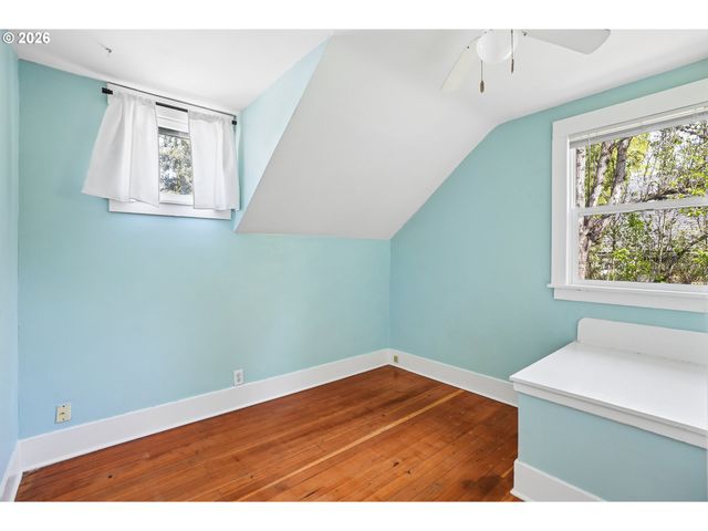 3914 Se SCHILLER St, Portland, OR 97202