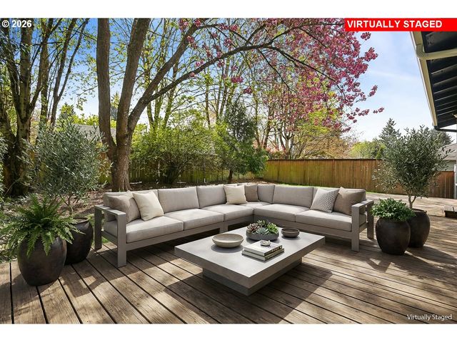 3914 Se SCHILLER St, Portland, OR 97202