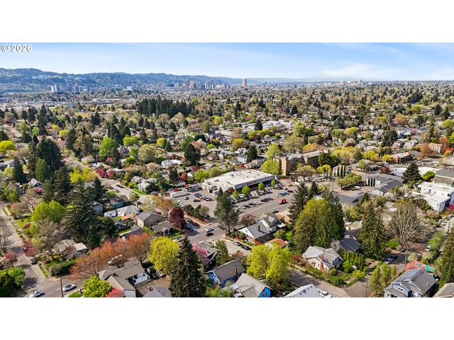 3914 Se SCHILLER St, Portland, OR 97202