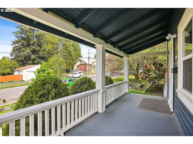 3914 Se SCHILLER St, Portland, OR 97202