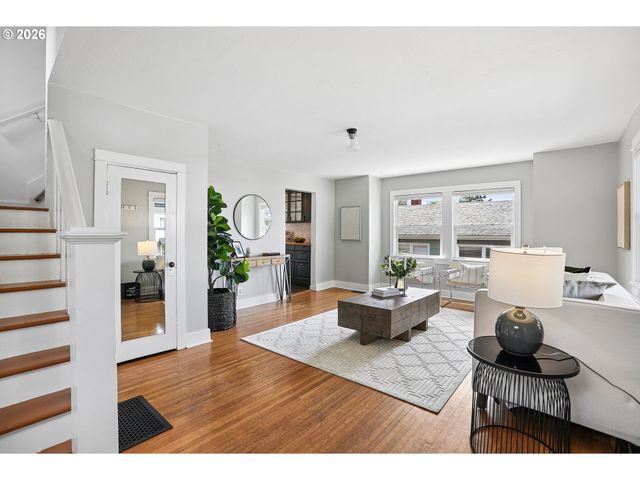 3914 Se SCHILLER St, Portland, OR 97202