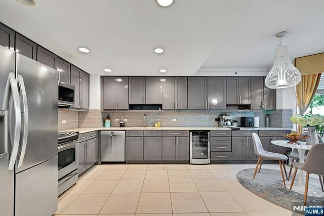 100 Old Palisade Road PL 10, Fort Lee, NJ 07024
