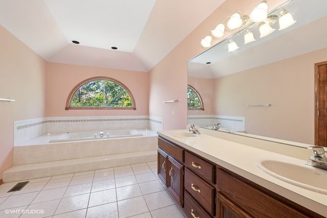 7847 Marquette Drive S, Tinley Park, IL 60477