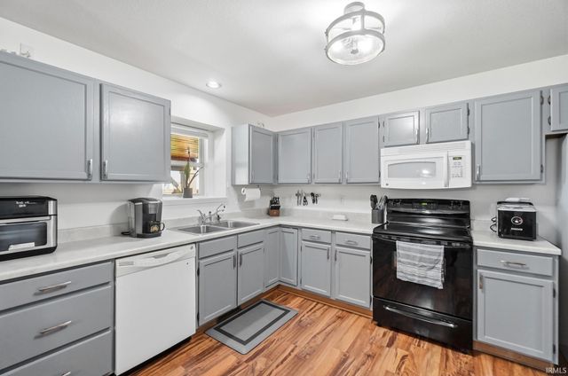 830 Stockwillow Court, Huntertown, IN 46748