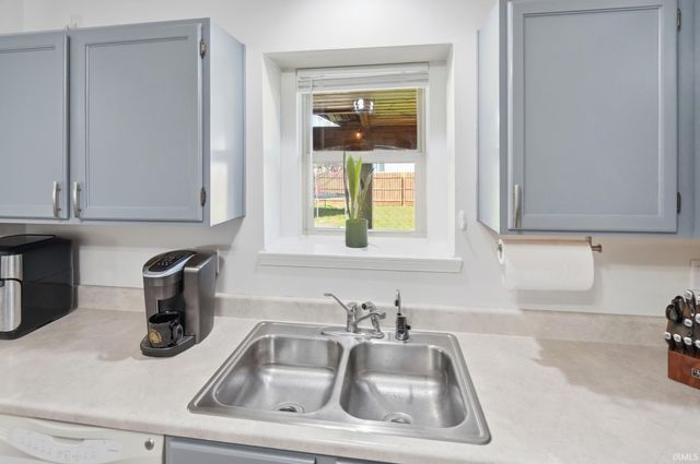 830 Stockwillow Court, Huntertown, IN 46748