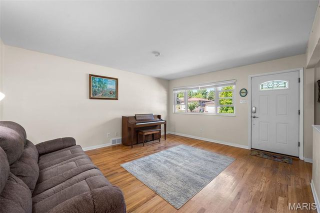 7932 Kingwood Street, Affton, MO 63123
