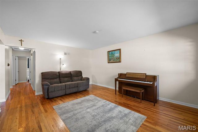 7932 Kingwood Street, Affton, MO 63123