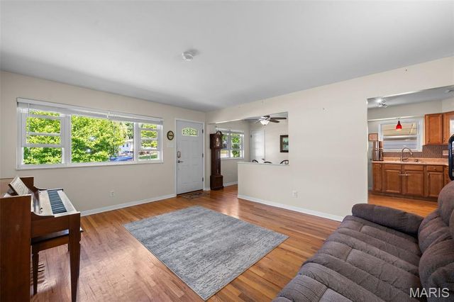 7932 Kingwood Street, Affton, MO 63123