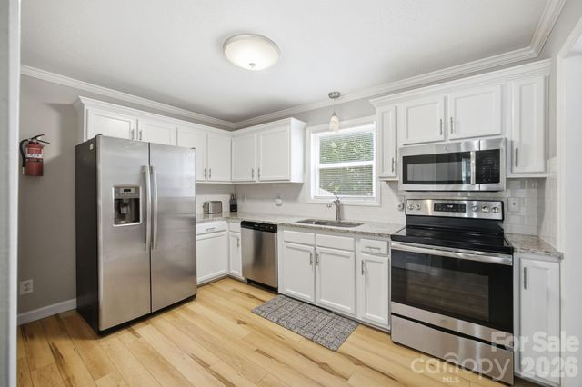 7564 Katherine Drive, Denver, NC 28037