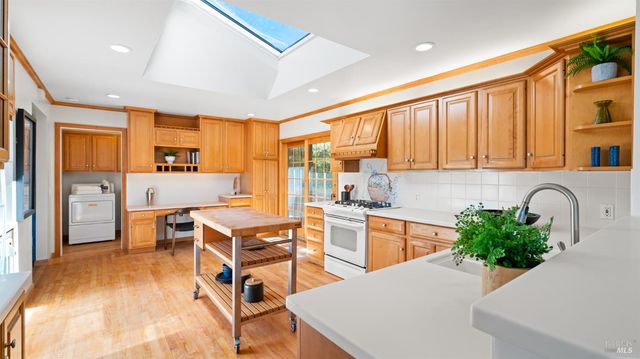 5 Viox Way, San Rafael, CA 94901