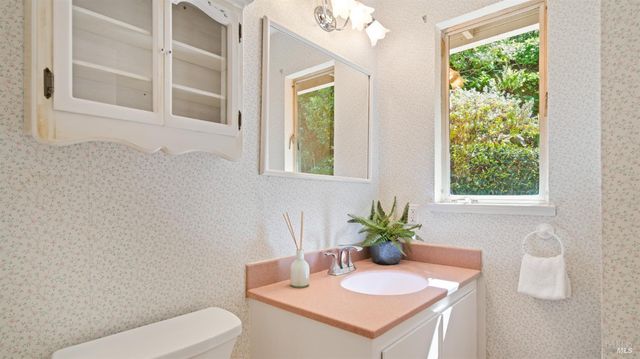 5 Viox Way, San Rafael, CA 94901