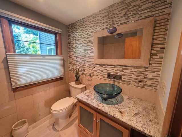 192 Ambrose St, Springfield, MA 01109