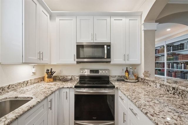 2401 LEGACY LAKE DRIVE 2401, Maitland, FL 32751