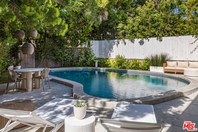 586 Lorna Lane, Los Angeles, CA 90049