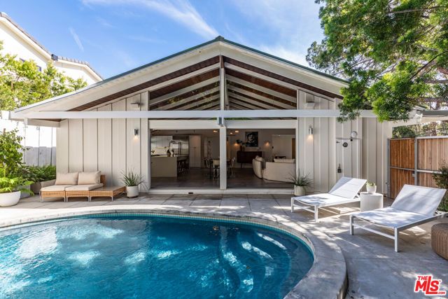586 Lorna Lane, Los Angeles, CA 90049