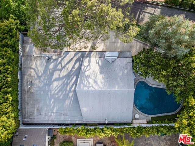 586 Lorna Lane, Los Angeles, CA 90049