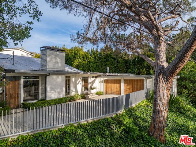 586 Lorna Lane, Los Angeles, CA 90049