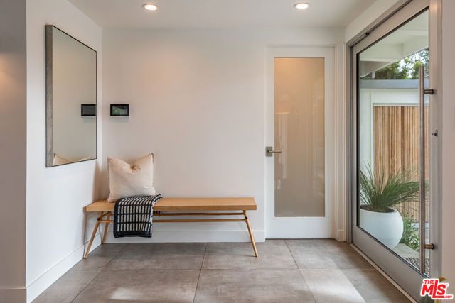 586 Lorna Lane, Los Angeles, CA 90049
