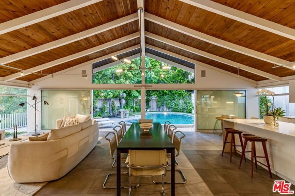 586 Lorna Lane, Los Angeles, CA 90049