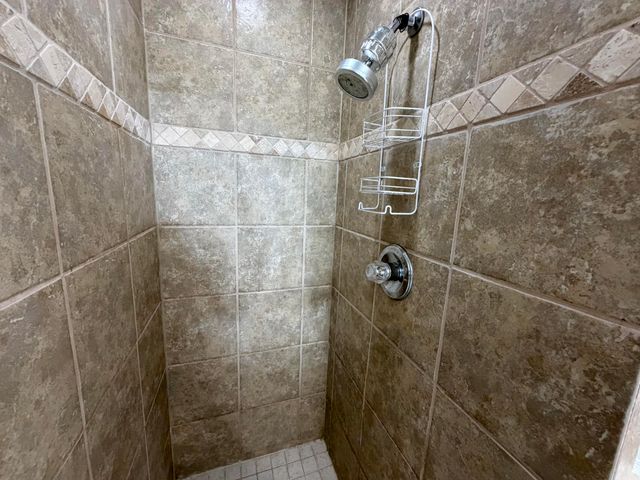 2003 Estates Drive, Grove, OK 74344