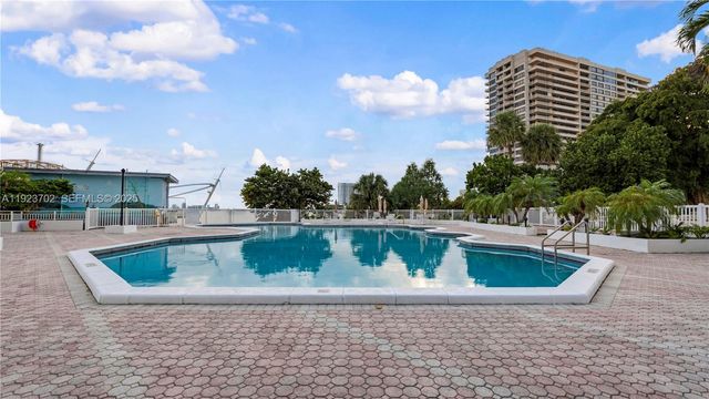 11111 Biscayne Blvd 9H, Miami, FL 33181