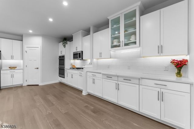 58 Oakwood Blvd, Union Twp., NJ 08827