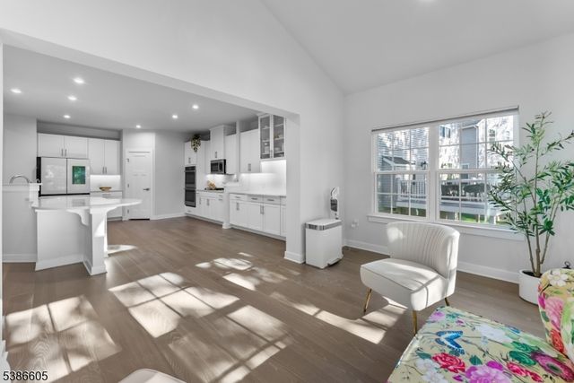 58 Oakwood Blvd, Union Twp., NJ 08827