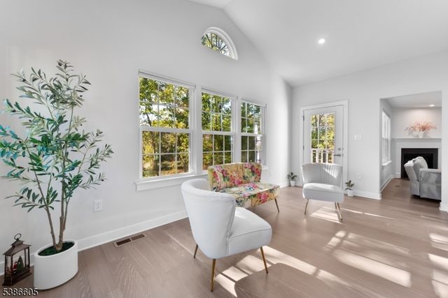 58 Oakwood Blvd, Union Twp., NJ 08827