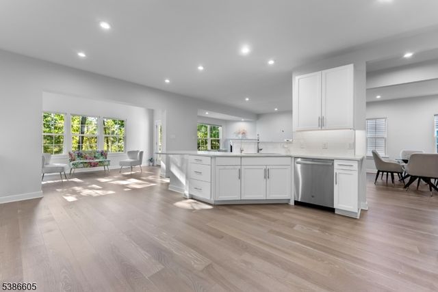 58 Oakwood Blvd, Union Twp., NJ 08827